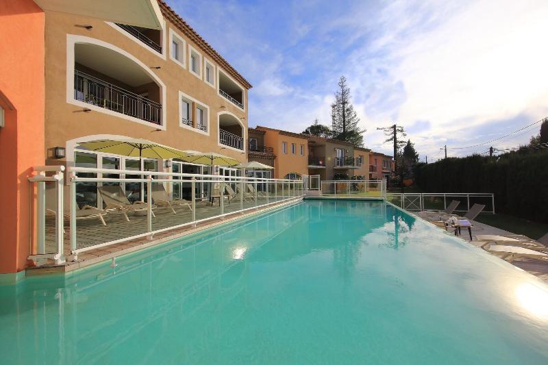 Adonis Mougins Aparthotel Exteriör bild
