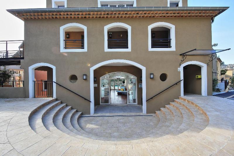 Adonis Mougins Aparthotel Exteriör bild